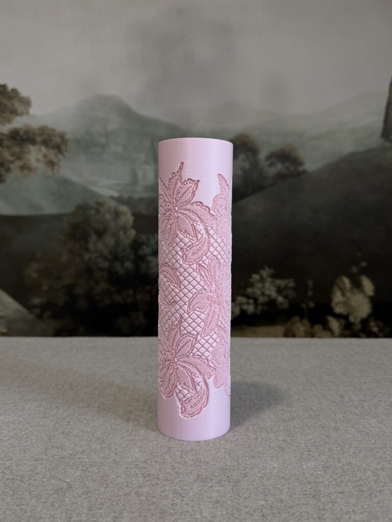 floral embossing rolling pin featuring delicate lace-inspired flowers and lattice texture, designed for fondant, modelling chocolate, wedding cakes, and decorative cake designs.